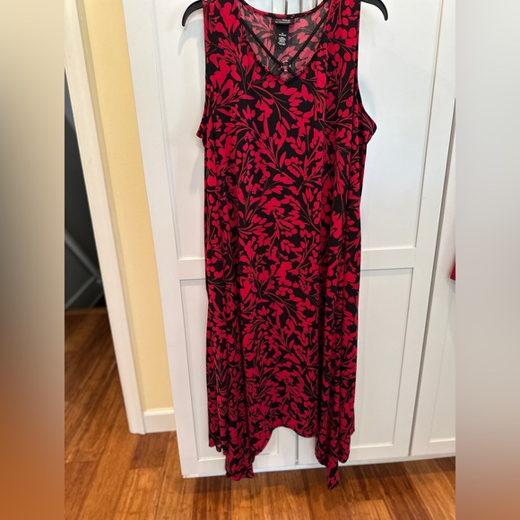 Catherines Red and Black Maxi Style Dress - runs oversized - Picture 1 of 3
